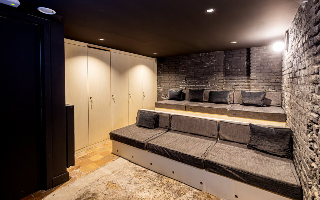 Community Events in Brussels Coliving: Game Nights, Dinners, and Social Calendars